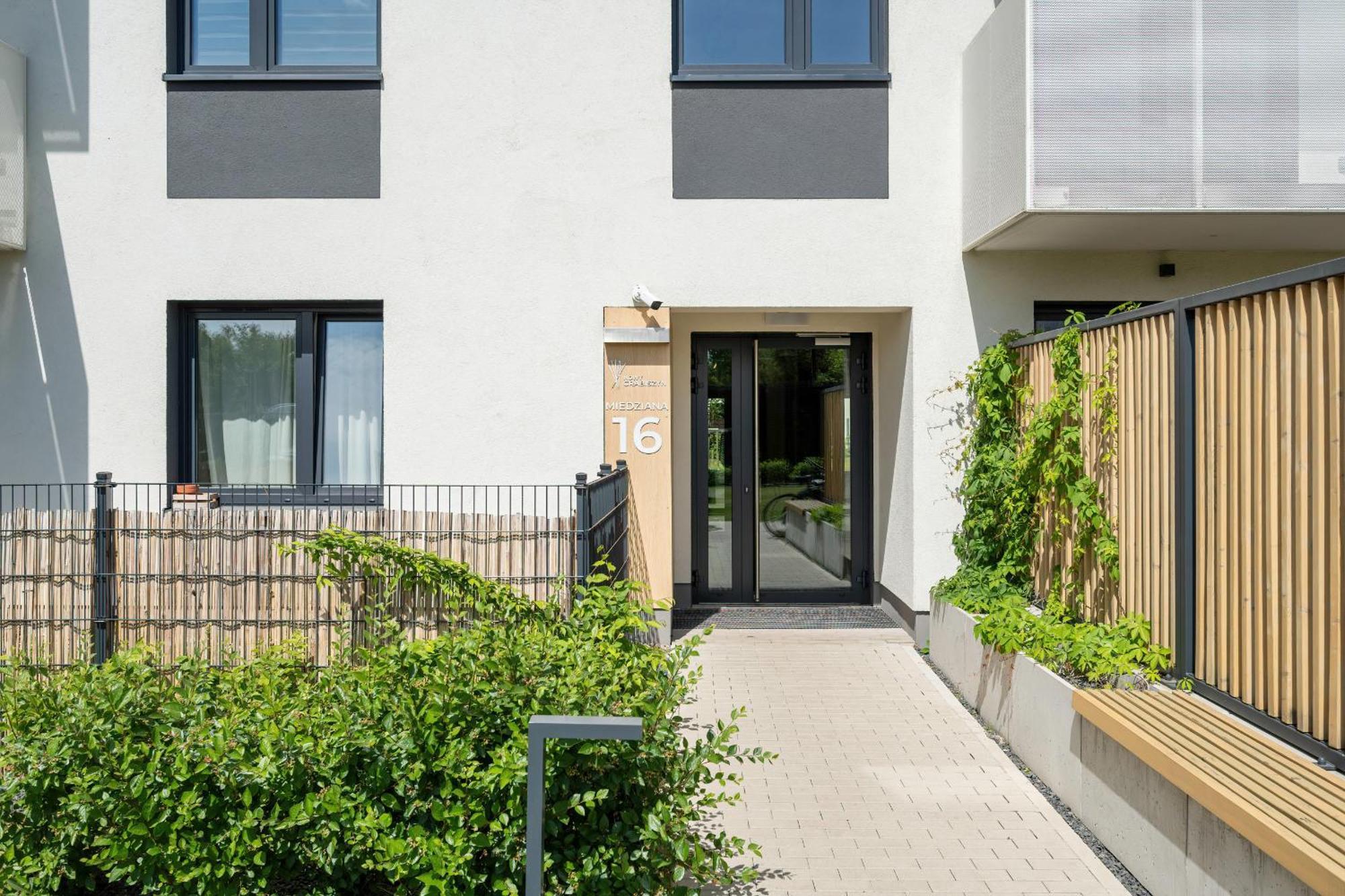 Miedziana Bright Apartment With Balcony And Parking Wroclaw By Noclegi Renters Exterior photo